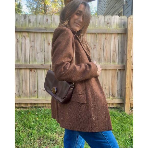 Vintage Chocolate Leather Shoulder Bag with Sculptural Faux Stone Clasp - Picture 2 of 5